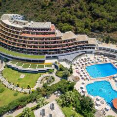 Olympic Palace Resort Hotel & Convention Center бассейн