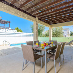 Отель Konnos Beach Villa 3 с домашними животными