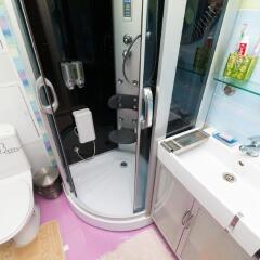 Гостиница Na Popova 25 Apartments в Екатеринбурге 1 отзыв об отеле, цены и фото номеров - забронировать гостиницу Na Popova 25 Apartments онлайн Екатеринбург ванная