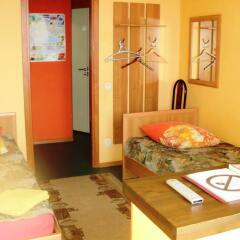 Black Belt Hotel (hostel) Мурманск комната для гостей