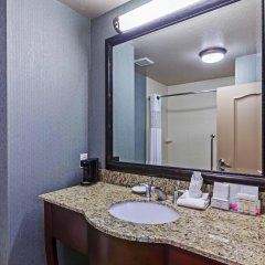Hampton Inn & Suites Lake Jackson-Clute in Clute, United States of America from 153$, photos, reviews - zenhotels.com bathroom