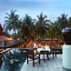 Chatrium Hotel Royal Lake Yangon бассейн