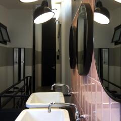 House Of Phayathai - Hostel Бангкок ванная