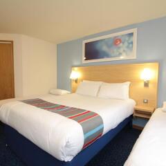 Отель Travelodge Edinburgh Dreghorn Эдинбург комната для гостей фото 4