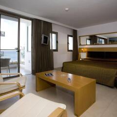 Отель R2 Bahía Playa Design Hotel & Spa Wellness - Adults Only Испания, Тарахалехо - отзывы, цены и фото номеров - забронировать отель R2 Bahía Playa Design Hotel & Spa Wellness - Adults Only онлайн комната для гостей фото 2