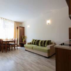 Апартаменты Two Bedroom Apartment with Kitchen & Balcony комната для гостей фото 3