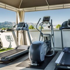 Luxe Hotel Rodeo Drive фитнесс-зал