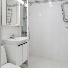 Отель Aurora Apartments Pursimiehenkatu 25 Финляндия, Хельсинки - отзывы, цены и фото номеров - забронировать отель Aurora Apartments Pursimiehenkatu 25 онлайн ванная