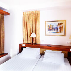 Abratel Suites Hotel Тель-Авив комната для гостей
