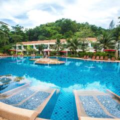 Отель Lanta Resort бассейн