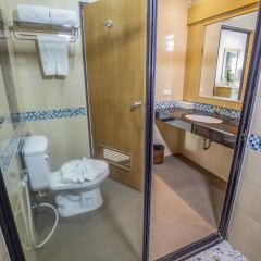 Отель Sungthong Kamala Beach Resort ванная фото 2