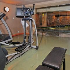 Отель Banff Caribou Lodge and Spa фитнесс-зал
