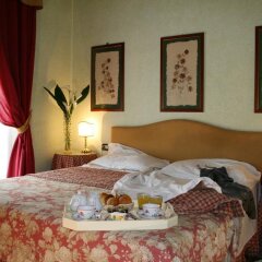 Hotel Rosary Garden сейф в номере