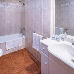 Отель Aparthotel CYE Holiday Centre ванная