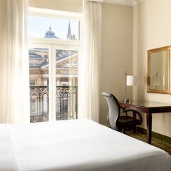 Отель Brussels Marriott Hotel Grand Place Бельгия, Брюссель - 2 отзыва об отеле, цены и фото номеров - забронировать отель Brussels Marriott Hotel Grand Place онлайн балкон
