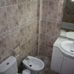 Отель Apartamento 3296 - Itaka 2-C Испания, Курорт Росес - отзывы, цены и фото номеров - забронировать отель Apartamento 3296 - Itaka 2-C онлайн ванная