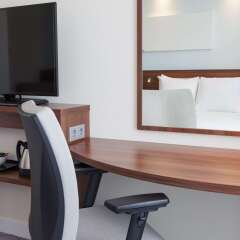 Отель Hampton by Hilton Amsterdam Centre East удобства в номере фото 2