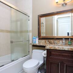 Отель Grand 4 BR Vacation House near Vancouver Downtown Канада, Ванкувер - отзывы, цены и фото номеров - забронировать отель Grand 4 BR Vacation House near Vancouver Downtown онлайн ванная