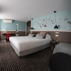 Отель Hôtel des 3 Poussins Франция, Париж - 3 отзыва об отеле, цены и фото номеров - забронировать отель Hôtel des 3 Poussins онлайн комната для гостей фото 3