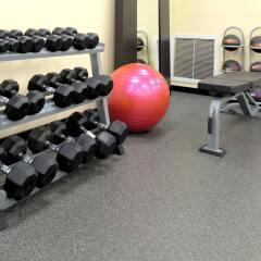 Отель Hampton Inn & Suites Sharon, PA фитнесс-зал фото 2