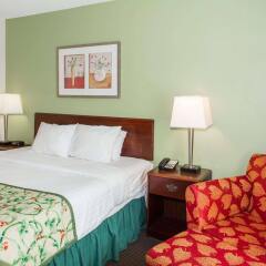 Отель Baymont Inn & Suites Jefferson City комната для гостей фото 2