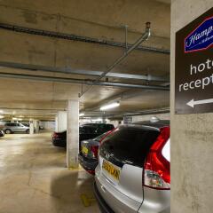 Отель Hampton by Hilton Liverpool City Center парковка