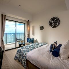 Hotel Monterey Okinawa Spa & Resort Центр Окинавы сейф в номере