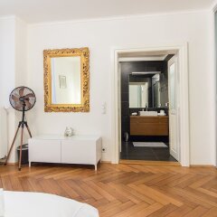 Отель The Bulletproof Apartment by easyBNB Чехия, Прага - отзывы, цены и фото номеров - забронировать отель The Bulletproof Apartment by easyBNB онлайн комната для гостей