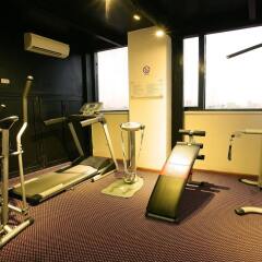Skylark Hotel фитнесс-зал