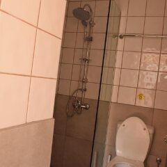 Отель Pambos Napa Rocks Hotel - Adults Only Кипр, Айя-Напа - 13 отзывов об отеле, цены и фото номеров - забронировать отель Pambos Napa Rocks Hotel - Adults Only онлайн ванная фото 2