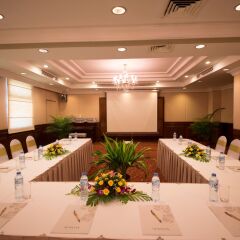 Отель Diamond Westlake Suites