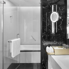Отель Grande Centre Point Sukhumvit 55 ванная фото 2