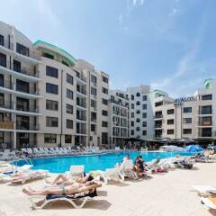 Апартаменты One Bedroom Apartment with Balcony бассейн