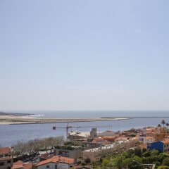 Отель Liiiving in Porto - Sea & River View пляж
