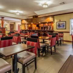 Отель Comfort Suites Galveston США, Галвестон - отзывы, цены и фото номеров - забронировать отель Comfort Suites Galveston онлайн гостиничный бар
