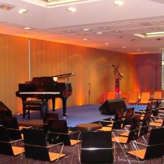 Отель Holiday Inn Express PARIS-Canal de la Villette развлечения
