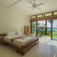 Отель Beach Front Luxury Villa Hai Leng Таиланд, пляж Панва - отзывы, цены и фото номеров - забронировать отель Beach Front Luxury Villa Hai Leng онлайн комната для гостей фото 2