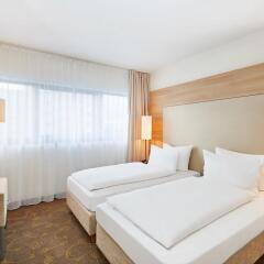 Отель H+ Hotel Salzburg Австрия, Зальцбург - 1 отзыв об отеле, цены и фото номеров - забронировать отель H+ Hotel Salzburg онлайн комната для гостей фото 4