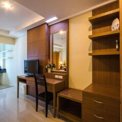 Отель The Platinum Suite Бангкок сейф в номере
