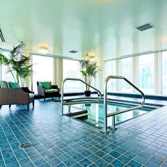 Отель Hampton Inn and Suites by Hilton, Downtown Vancouver Канада, Ванкувер - отзывы, цены и фото номеров - забронировать отель Hampton Inn and Suites by Hilton, Downtown Vancouver онлайн бассейн фото 3