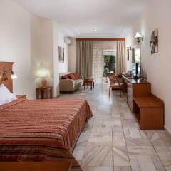 Porfi Beach Hotel комната для гостей