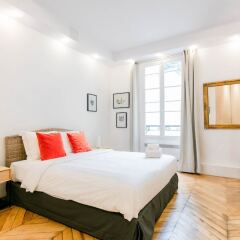 Отель Eiffel Tower - Ecole Militaire Apartment Франция, Париж - отзывы, цены и фото номеров - забронировать отель Eiffel Tower - Ecole Militaire Apartment онлайн комната для гостей фото 2