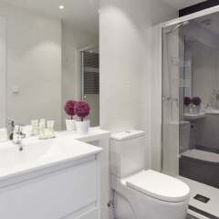 Апартаменты Gladys Attic Apartment by FeelFree Rentals ванная