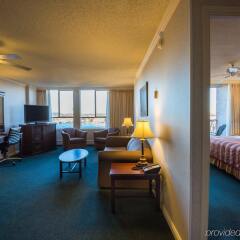 Отель Harbour Towers Hotel & Suites Канада, Виктория - отзывы, цены и фото номеров - забронировать отель Harbour Towers Hotel & Suites онлайн комната для гостей фото 2