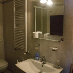 Отель Albergo Ristorante Centrale Италия, Тецце-суль-Брента - отзывы, цены и фото номеров - забронировать отель Albergo Ristorante Centrale онлайн ванная фото 2