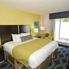 Отель Best Western Plus LaGuardia Airport Hotel Queens США, Нью-Йорк - отзывы, цены и фото номеров - забронировать отель Best Western Plus LaGuardia Airport Hotel Queens онлайн комната для гостей фото 3