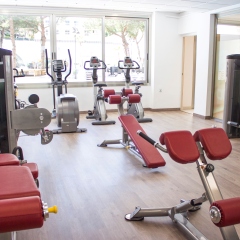 Hotel Oasis Park фитнесс-зал
