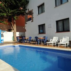 Отель Apartaments AR Caribe Испания, Льорет-де-Мар - отзывы, цены и фото номеров - забронировать отель Apartaments AR Caribe онлайн бассейн