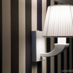 Shalom Hotel & Relax, Tel Aviv - an Atlas Boutique Hotel сейф в номере