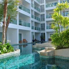 Отель Chanalai Romantica Resort Kata Beach - Adult Only бассейн